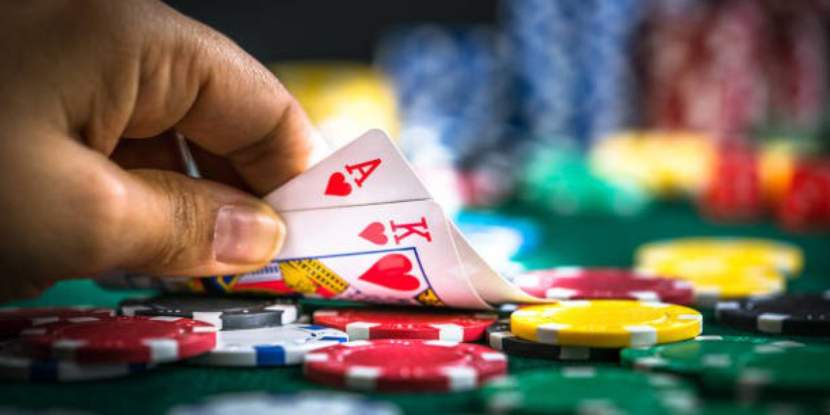 Exploring the Impact of Cryptocurrency on Online Gambling: Benefits and Challenges for Players and Operators