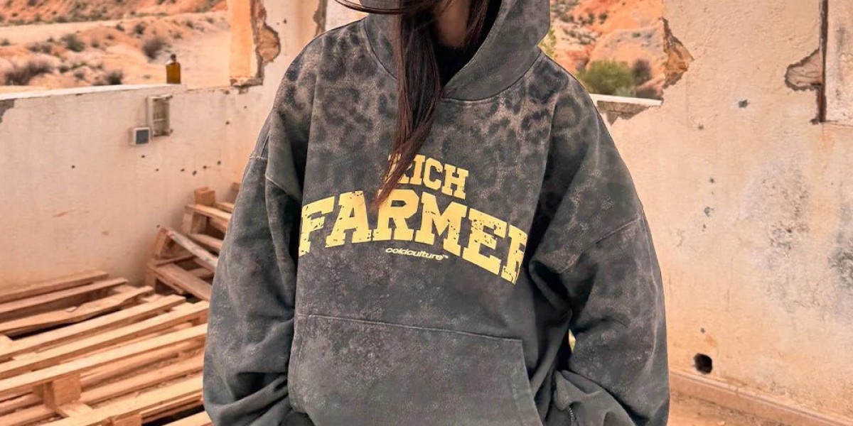 Cold Culture Hoodie como prenda de moda esencial